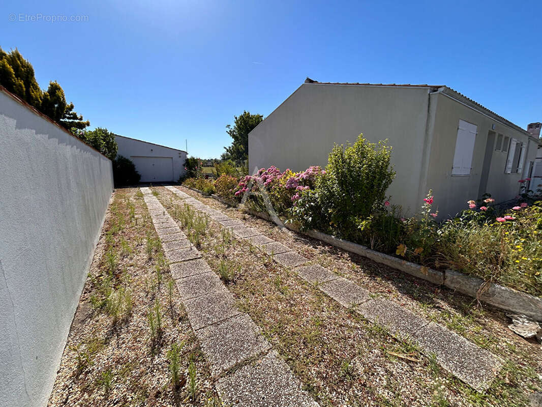 Maison à SAINTES