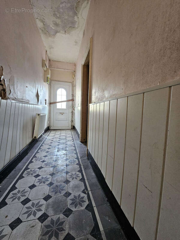 Allons visiter l'intérieur - Maison à SISSONNE