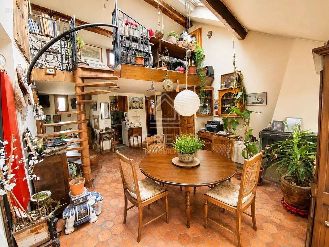 Appartement à PARIS-6E