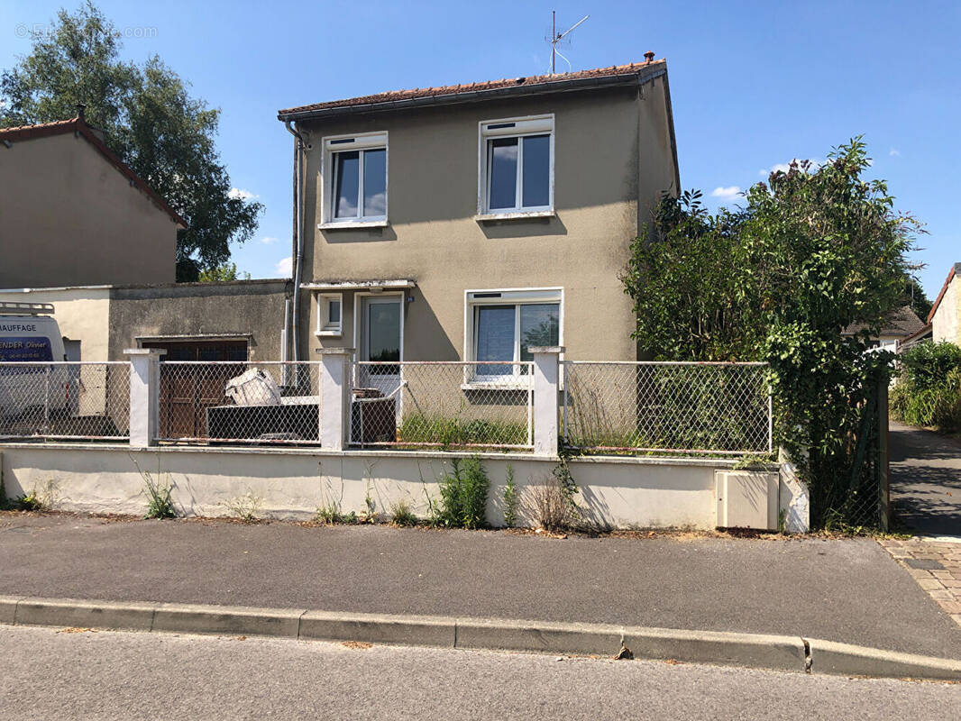 Maison à ANIZY-LE-CHATEAU