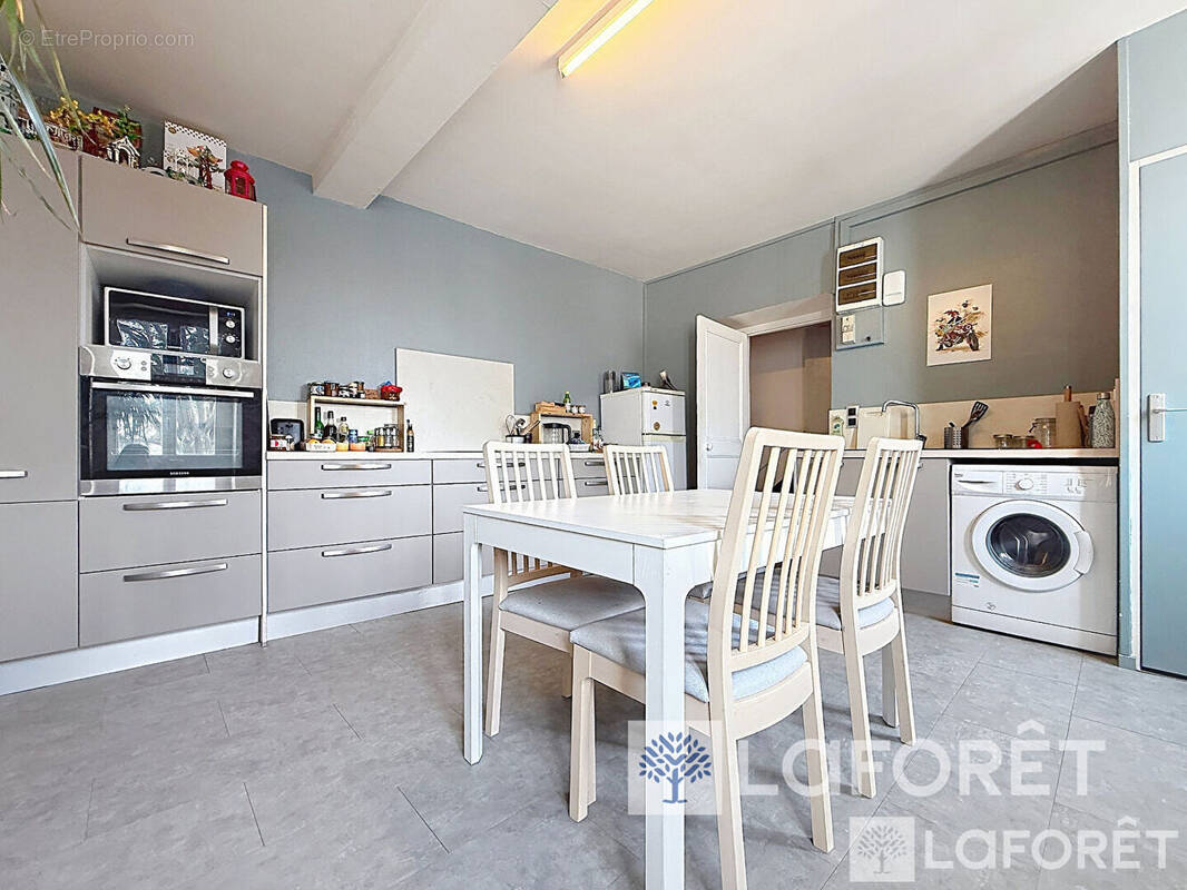 Appartement à SAINT-JEAN-DE-BOURNAY