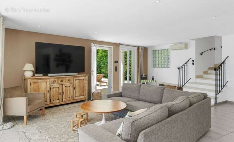 Maison à LA ROQUETTE-SUR-SIAGNE