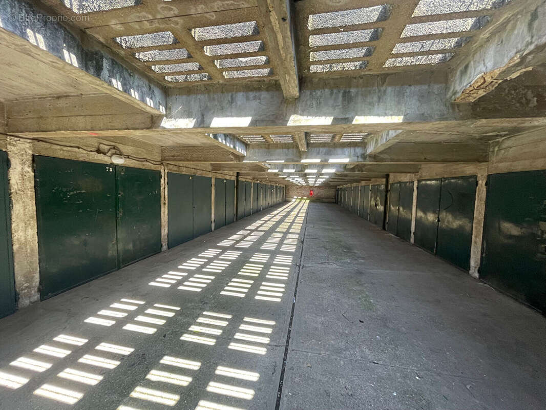 Parking à BAGNEUX