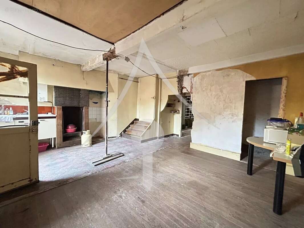 Maison à LAVERNOSE-LACASSE