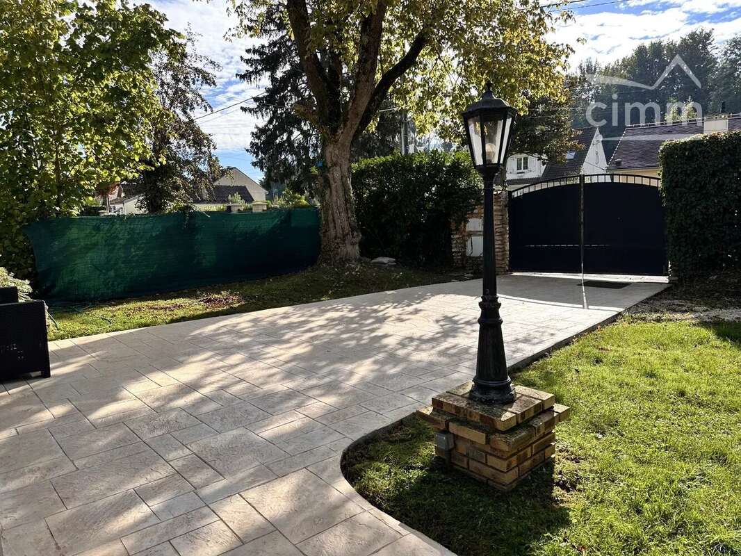 Maison à CONGIS-SUR-THEROUANNE