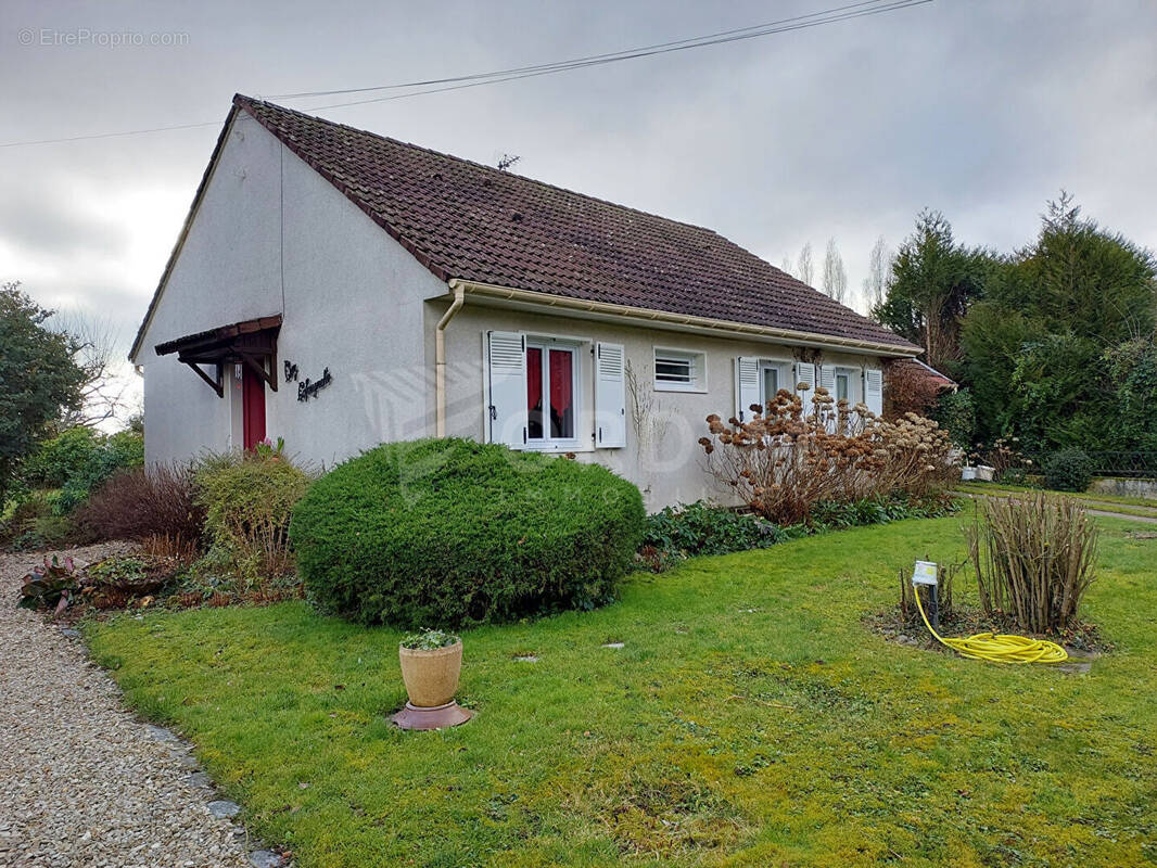 Maison à CHAUMOT