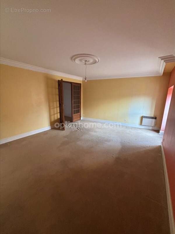 Maison familiale 120 m² à Xambes – 3 chambres, garage et cour intérieure – Secteur calme - photo 9