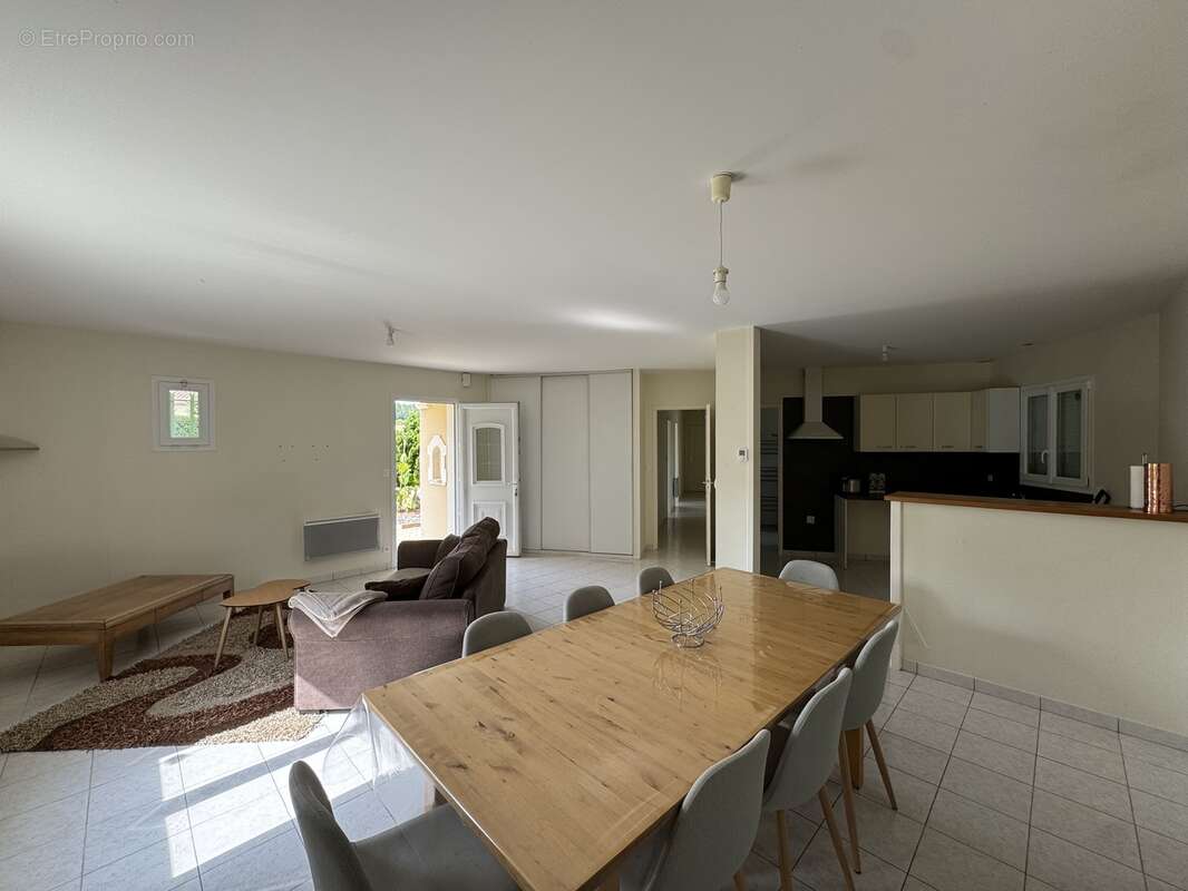 Maison 105 m² à Reignac  - photo 9