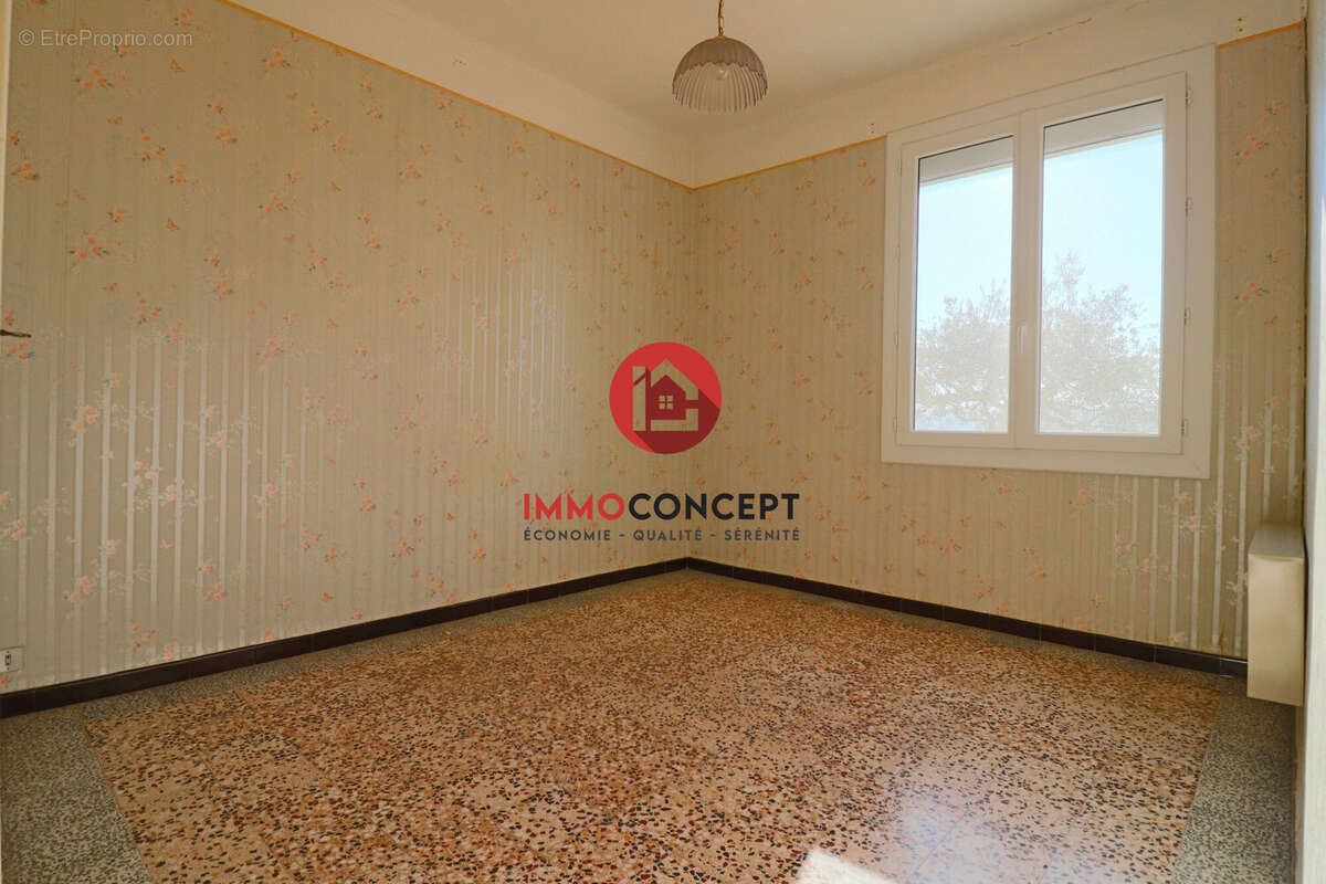 Maison à LAUDUN-L&#039;ARDOISE