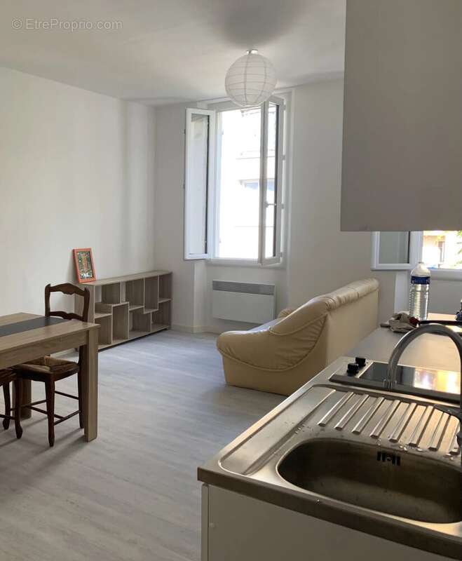 Appartement à MARSEILLE-4E