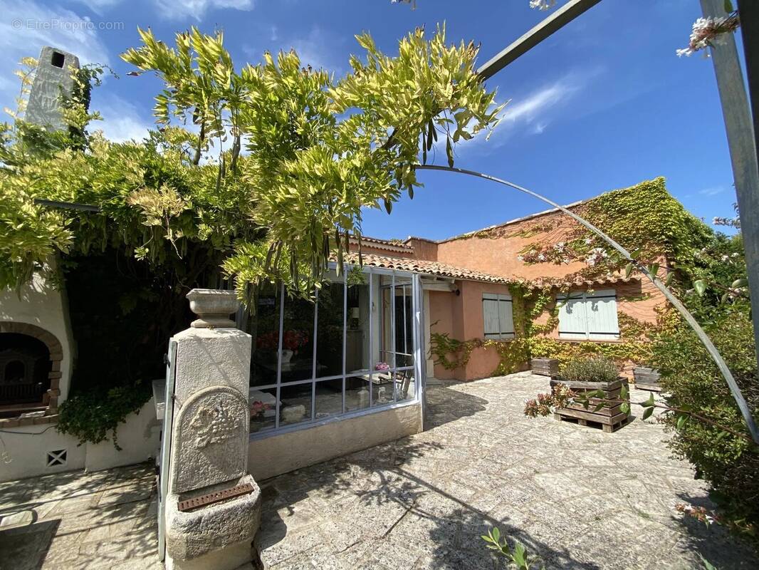 Maison à VELAUX