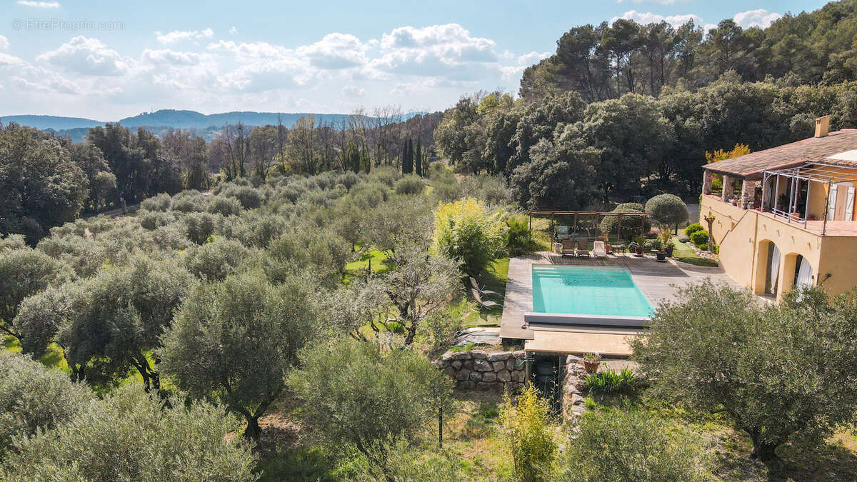 Maison à VILLECROZE