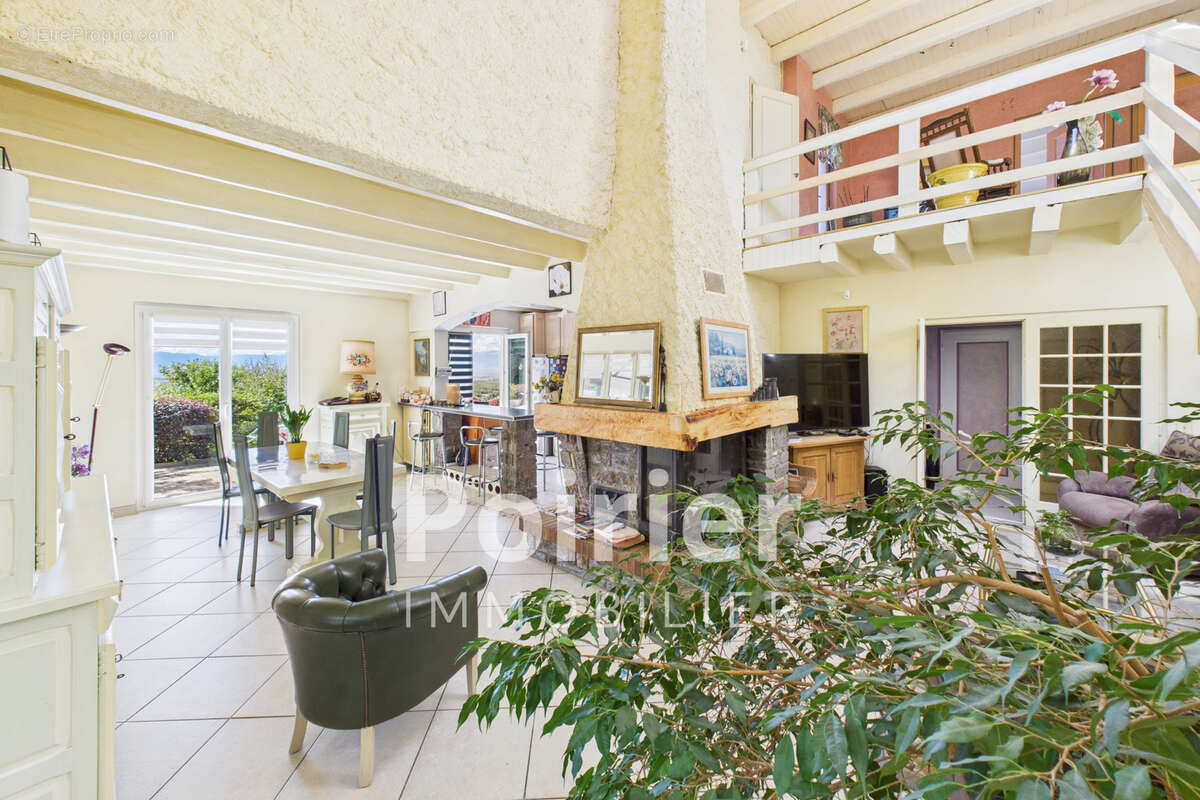 Maison à SAINT-CERGUES