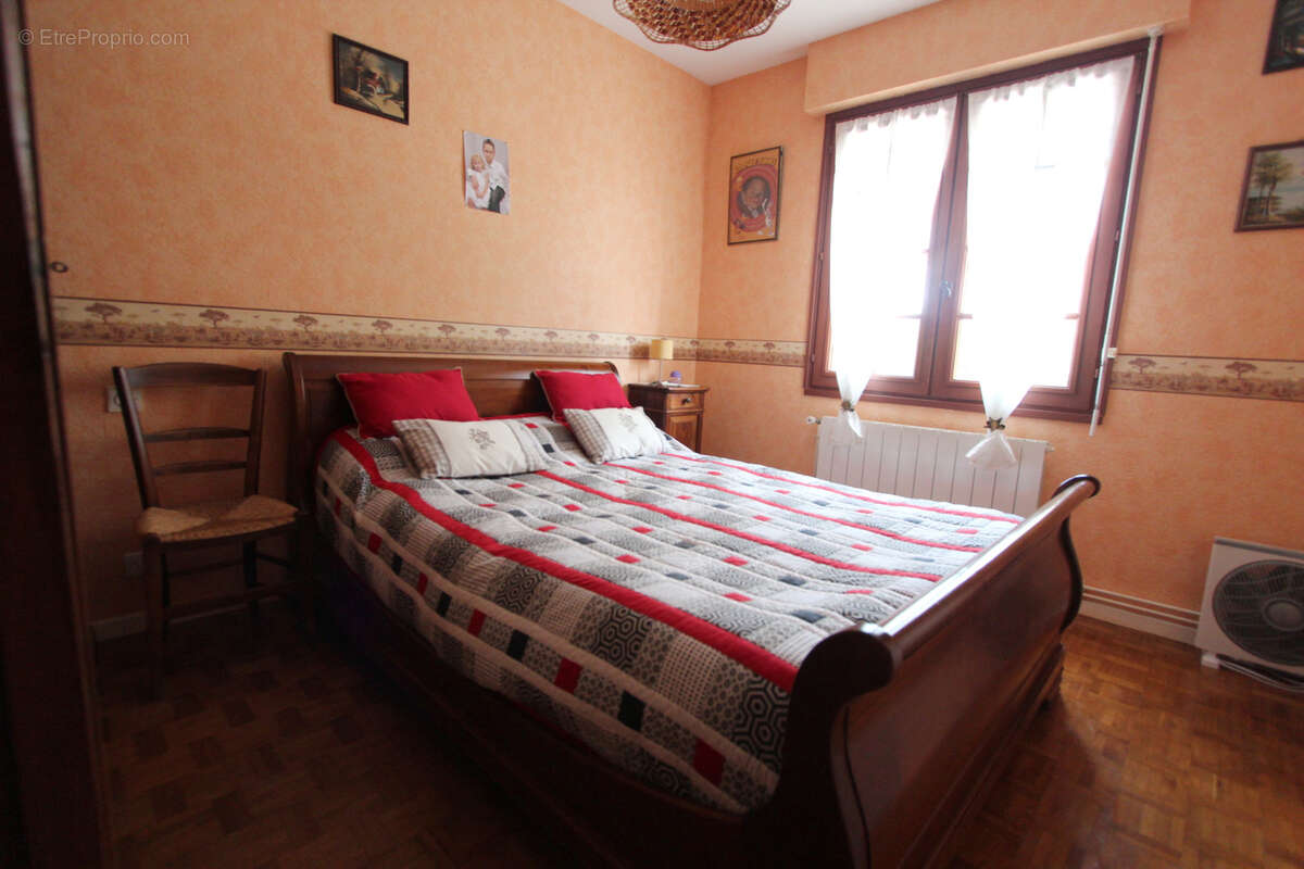 Maison à SAINT-MARTIN-DE-BERNEGOUE