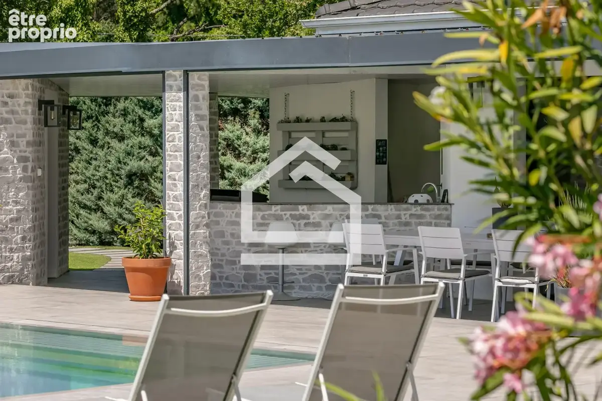Saint Aubin de Médoc - Villa d'exception de 230 m2 avec dépendance de 30 m2, piscine et garage - photo 16