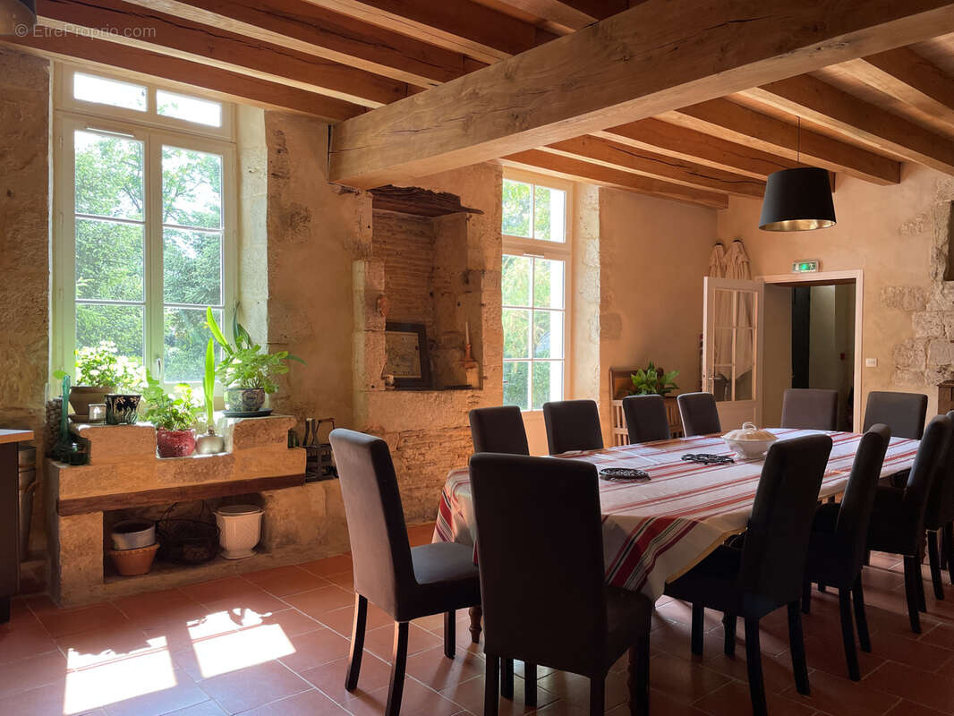 Maison de maître dans un village pittoresque du Gers - photo 4