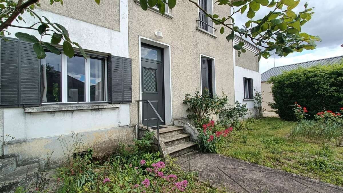 Maison à NEUVILLE-DE-POITOU