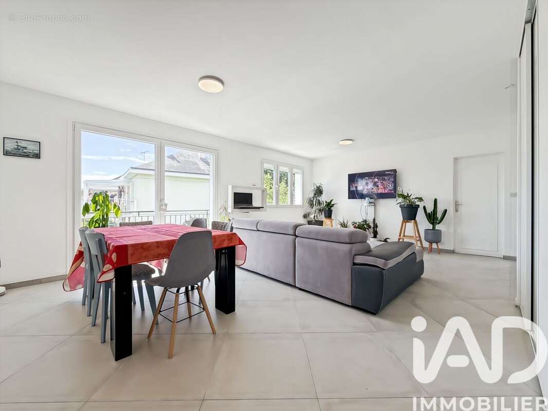 Maison 118 m² à Laval  - photo 6