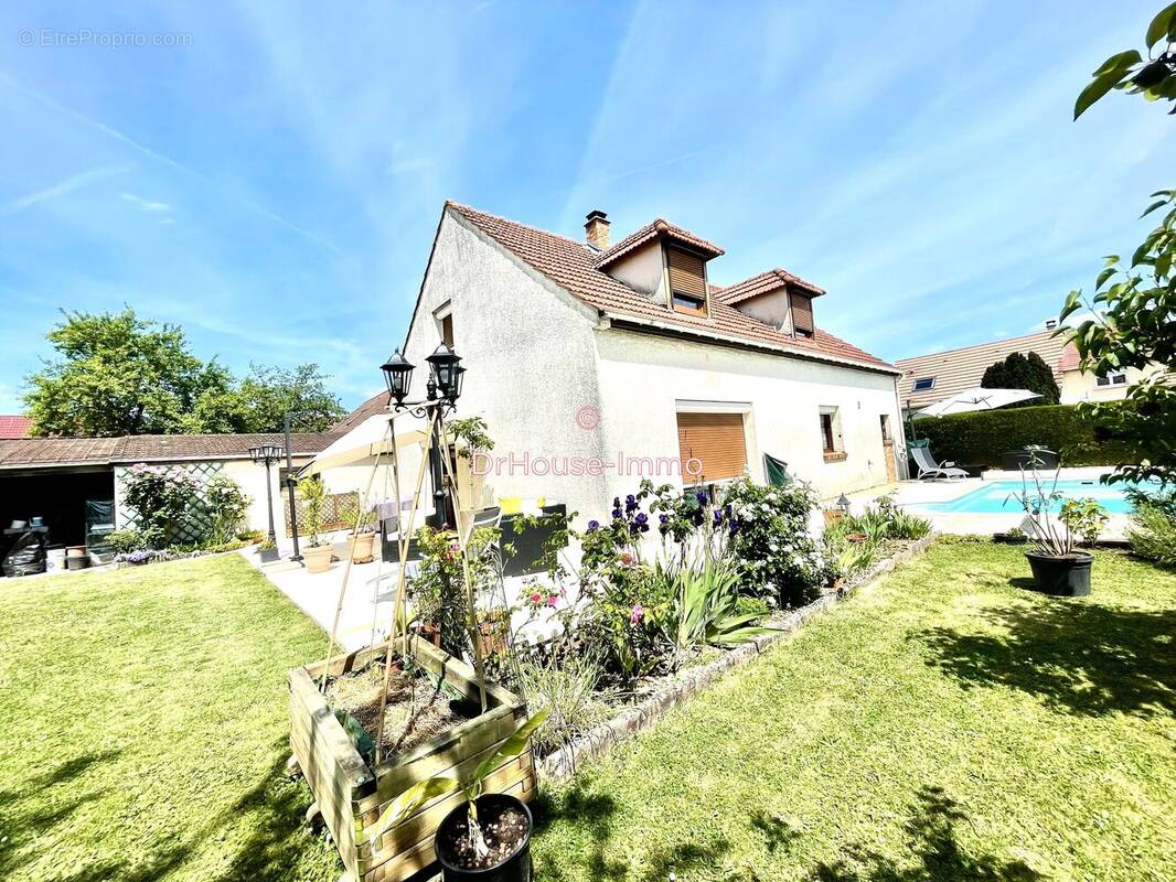 Maison à MONTEVRAIN
