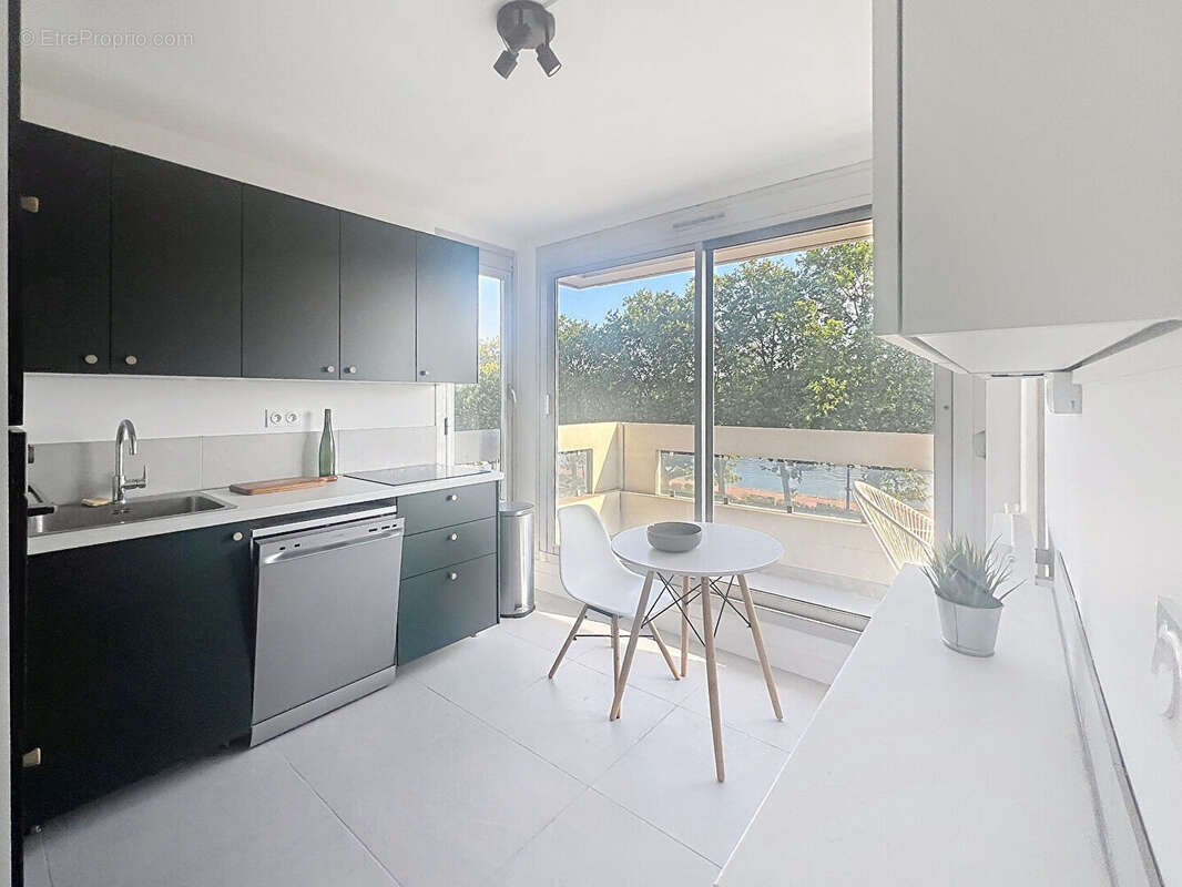 Appartement 3 pièces entièrement rénové avec vue seine - photo 3