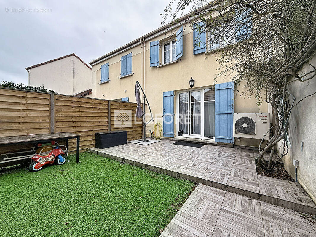 Maison à SAVIGNY-LE-TEMPLE