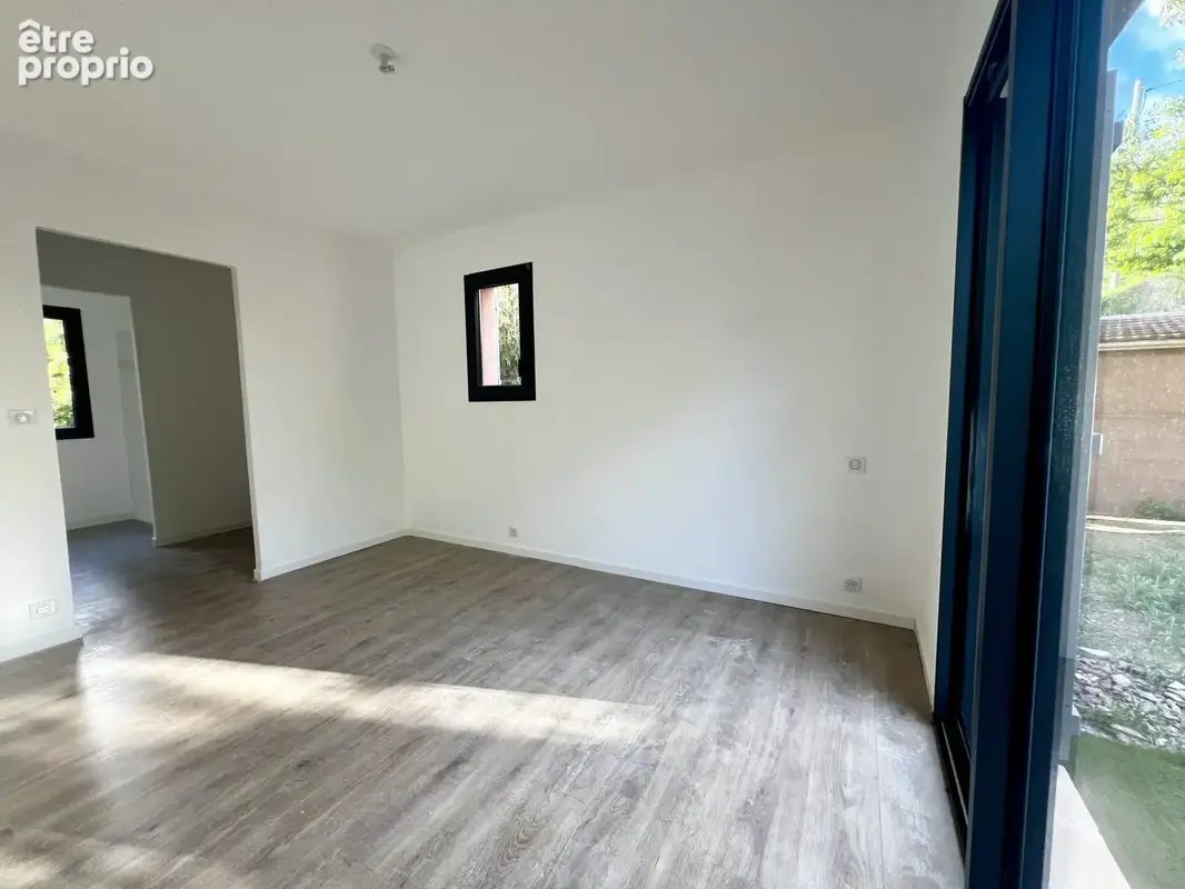 Superbe maison NEUVE de 170m2 -  5 chambres -  Ravissant jardin avec PISCINE - FRAIS NOTAIRES REDUITS. - photo 10