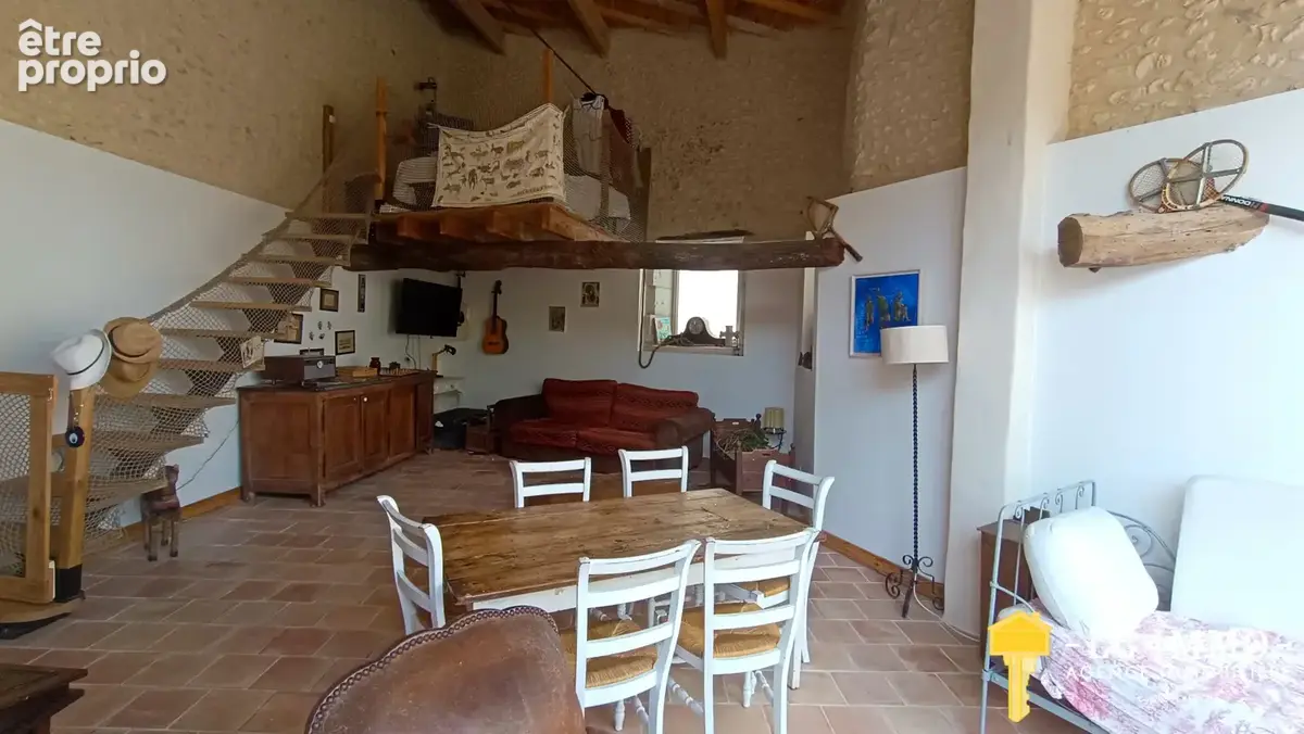 Maison en pierres rénovée de 180 m2, 5 chambres sur terrain clos et arboré de 1750 m2. - photo 7