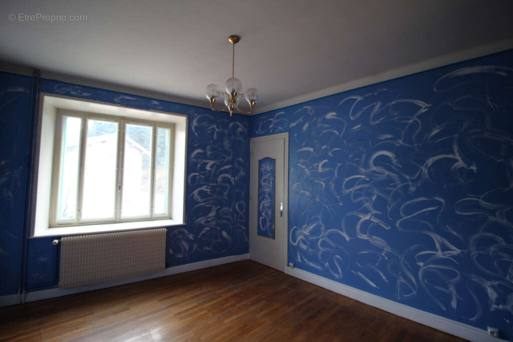 Maison à POULE-LES-ECHARMEAUX