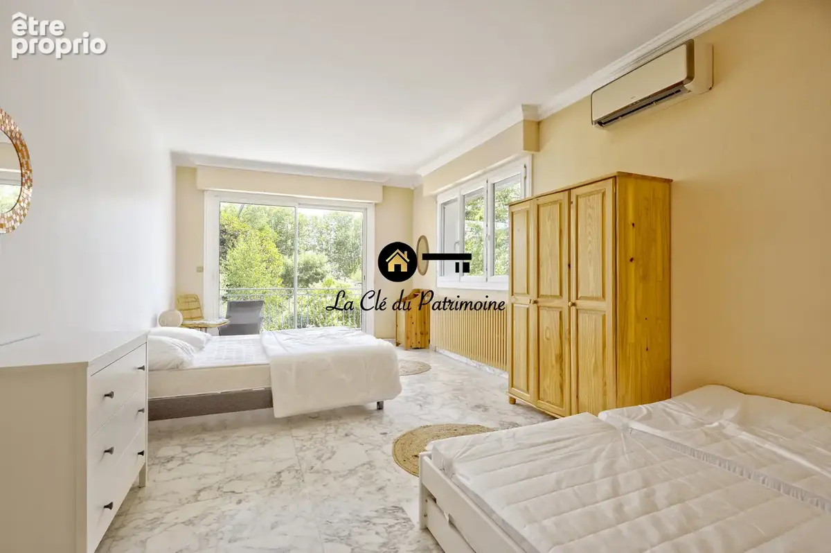 Villa de 308 m2 sur terrain de 1000 m2 avec terrasse- jardin et dependance - ares - photo 22