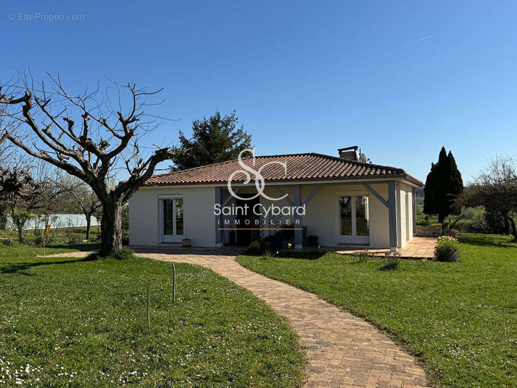 Maison à FLEAC