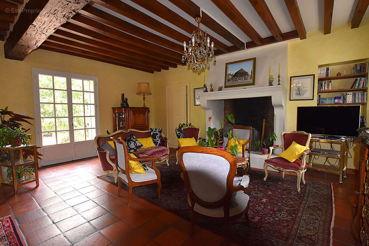 Maison avec cachet et beau terrain : - photo 7