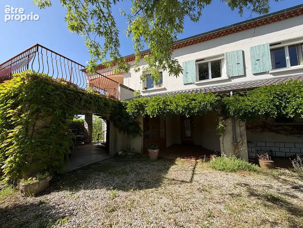 Maison familiale 160 m²  5 chambres  Terrain 1 600 m²  Double garage  Vernoux-en-Vivarais - photo 3
