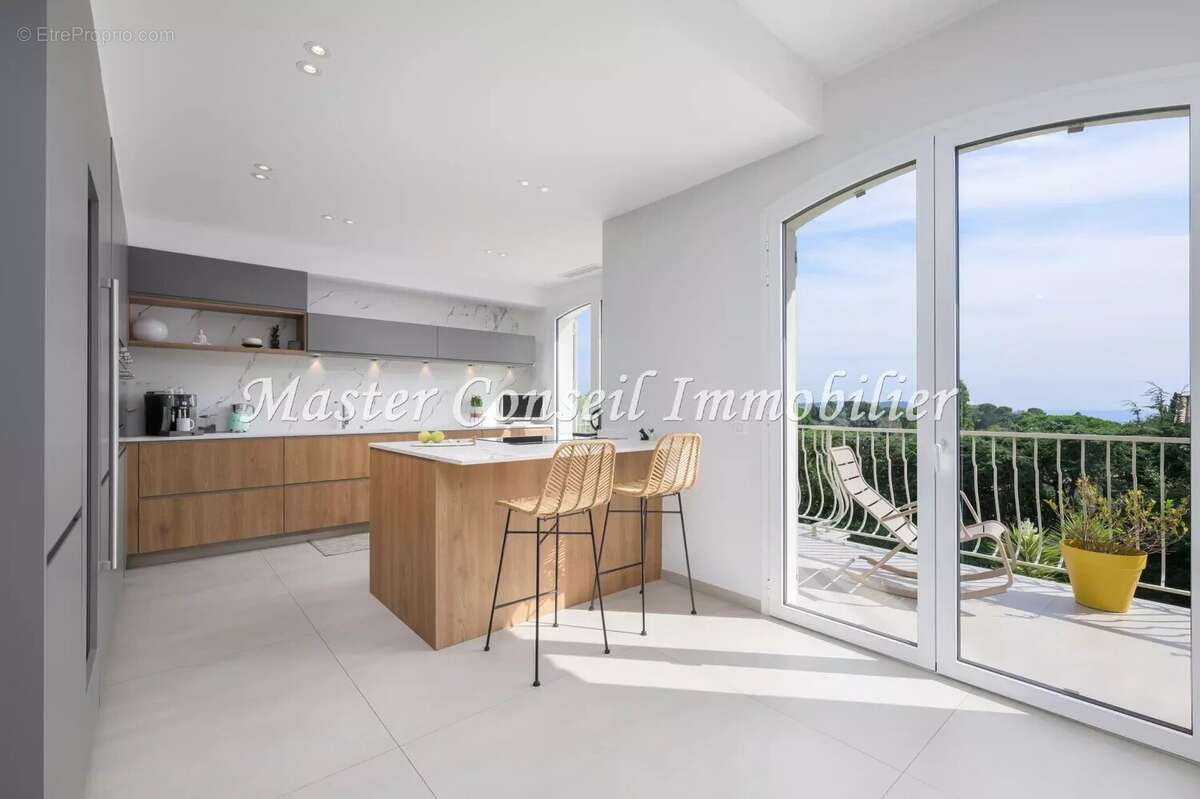 Vue Mer , Villa rénovée 280M²  contemporaine.  Parc arboré  2500M² - photo 20