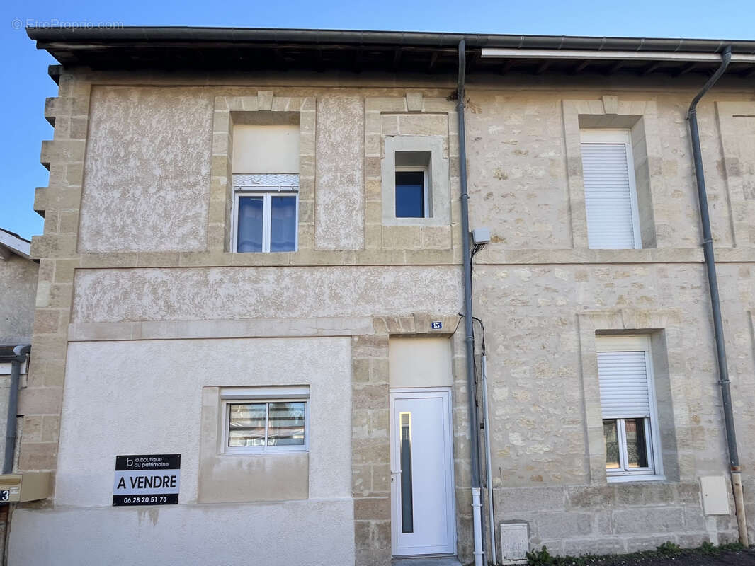 Maison à SAINT-YZAN-DE-SOUDIAC