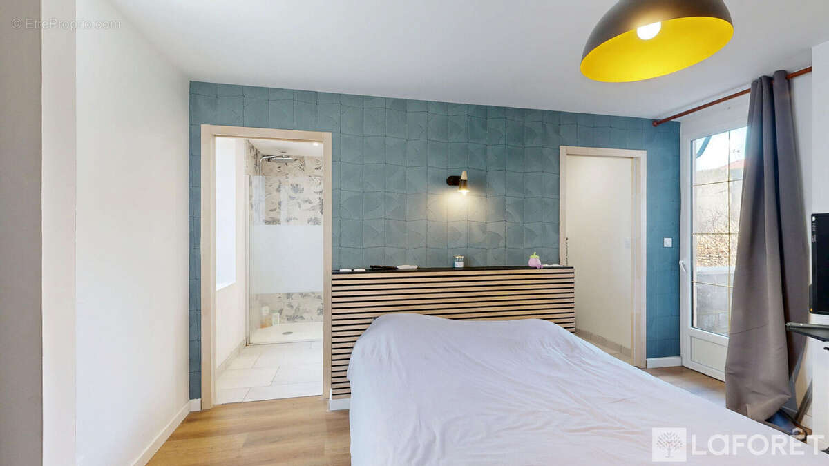 Maison à THIEL-SUR-ACOLIN