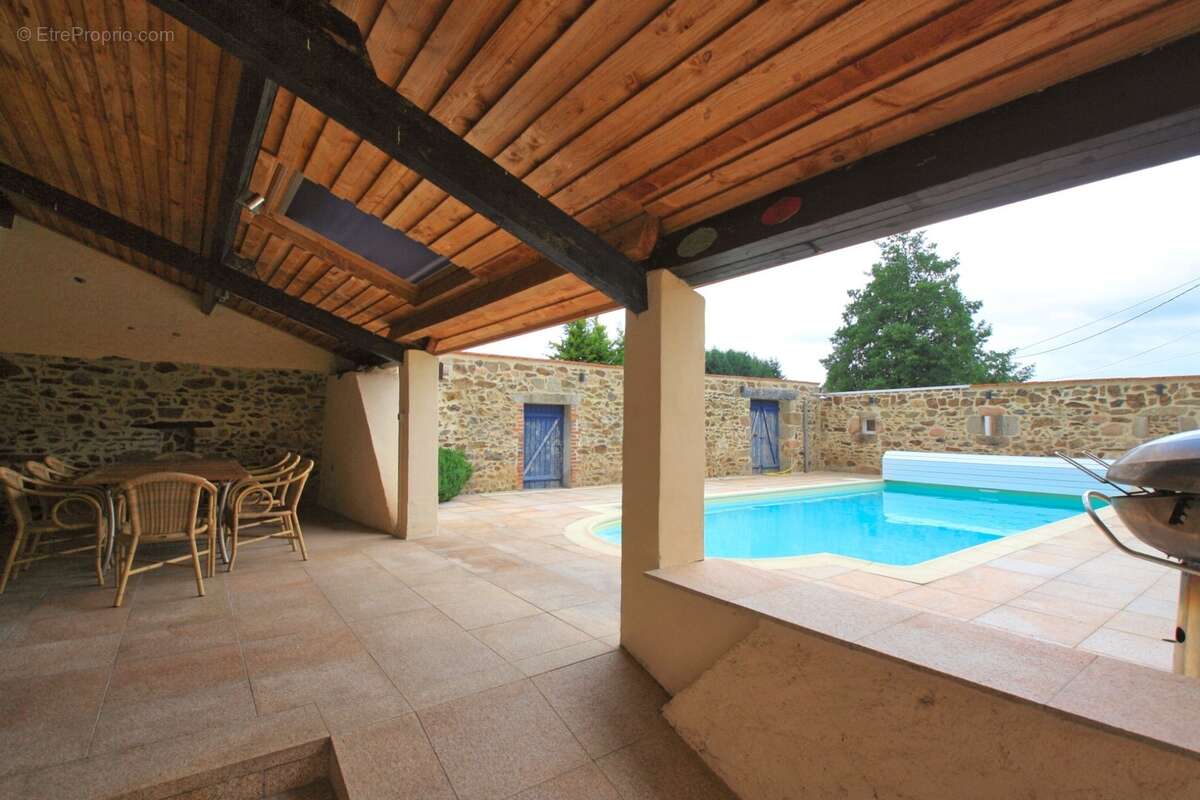 Belle propriété, rénovée récemment, avec gîtes sur 3761 m² de terrain - photo 11