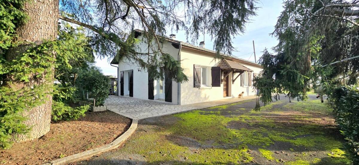 Maison à MENESPLET