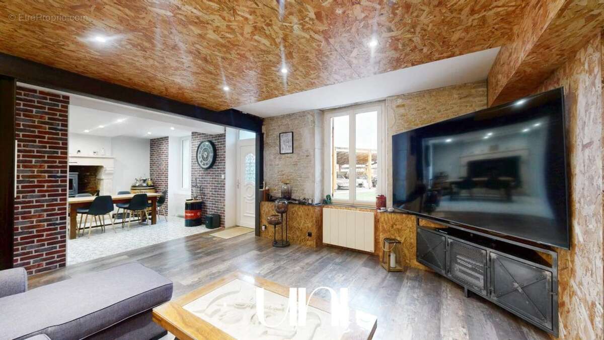 Maison à ARGENCES