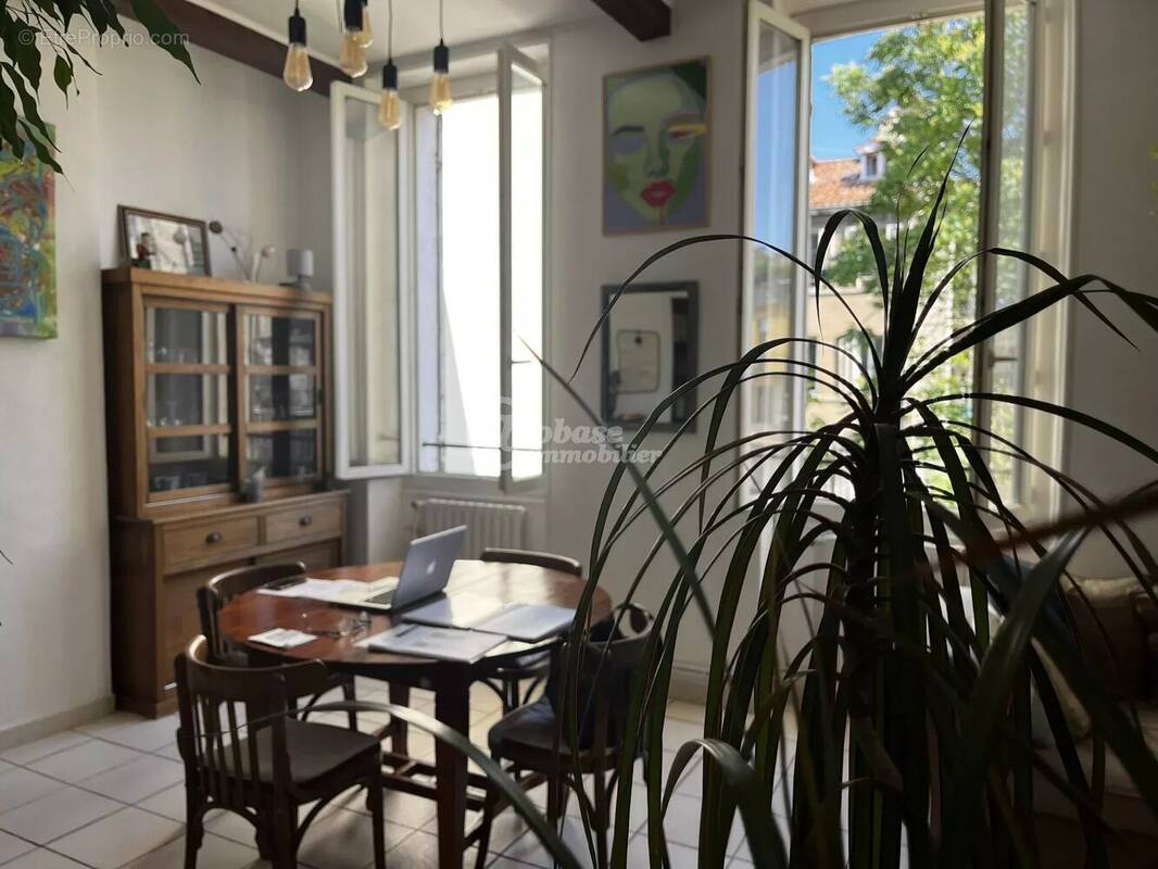 Appartement à MARSEILLE-1E