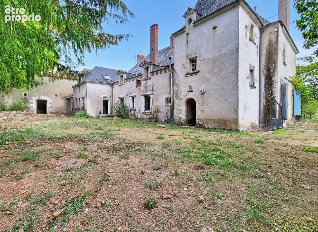 Maison de maître et dépendances au coeur d'un domaine de près de 4 hectares - photo 2