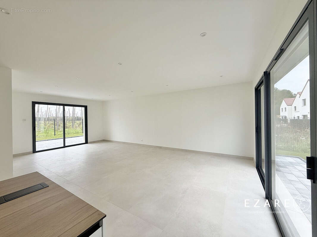 Maison 139 m² à Saint-Julien  - photo 4