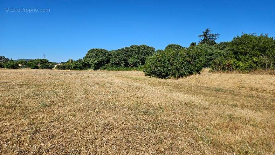 Terrain à PERTUIS