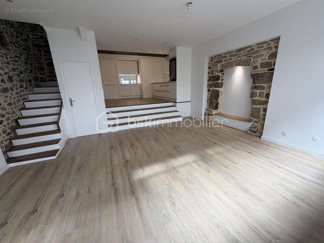 A 50 mètres du port - maison de ville - triplex - vannes - photo 2