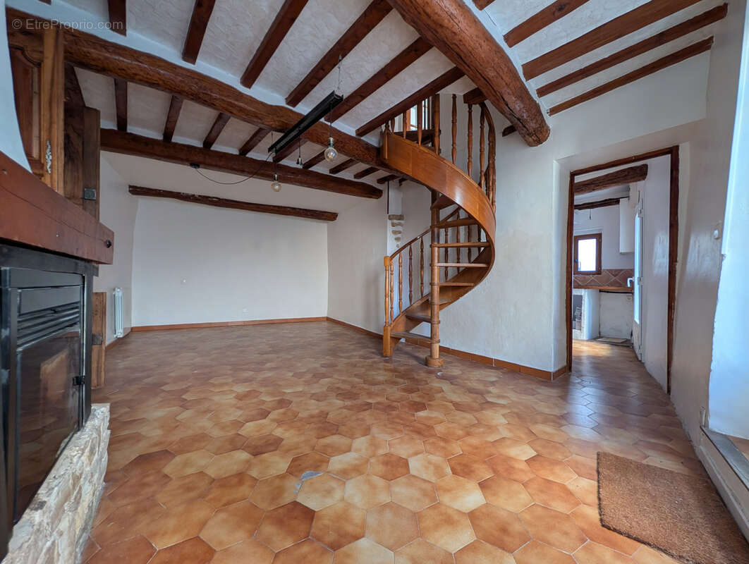 Charmante Maison T4 de Village en Pierre avec extérieur, à Mirabeau (84120) - photo 4