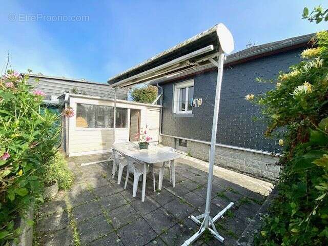 Maison à CONDE-SUR-VIRE