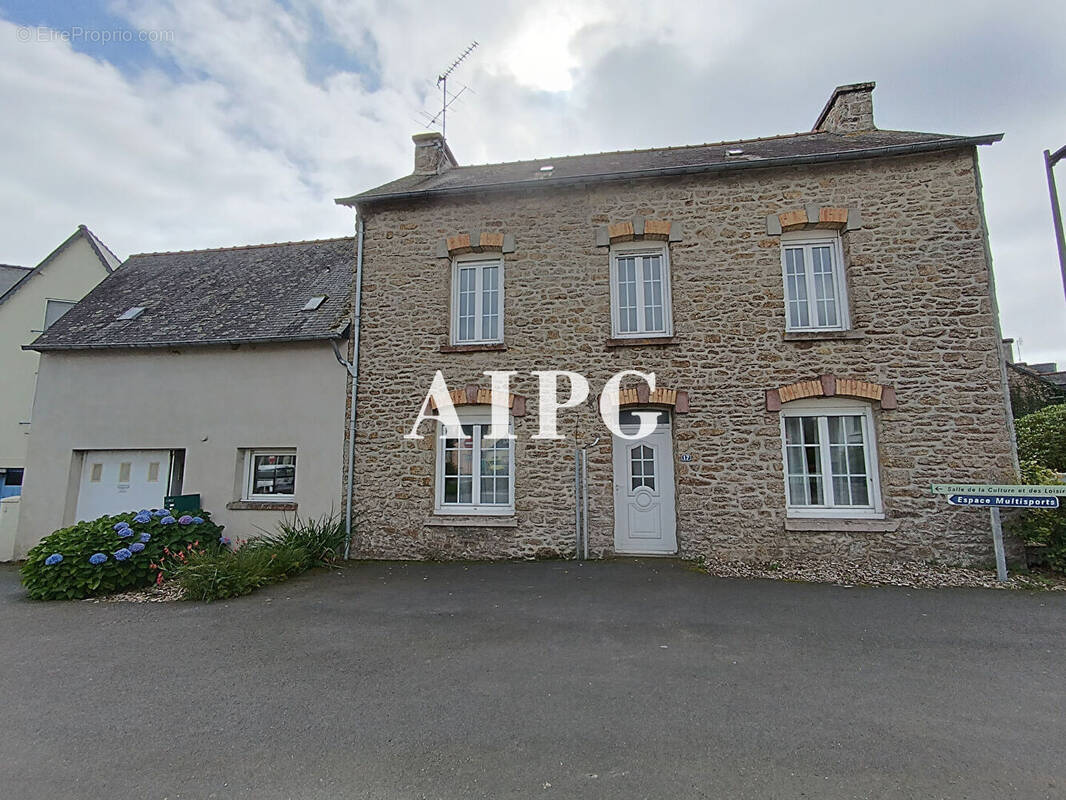 Maison à PLOUNEVEZ-QUINTIN