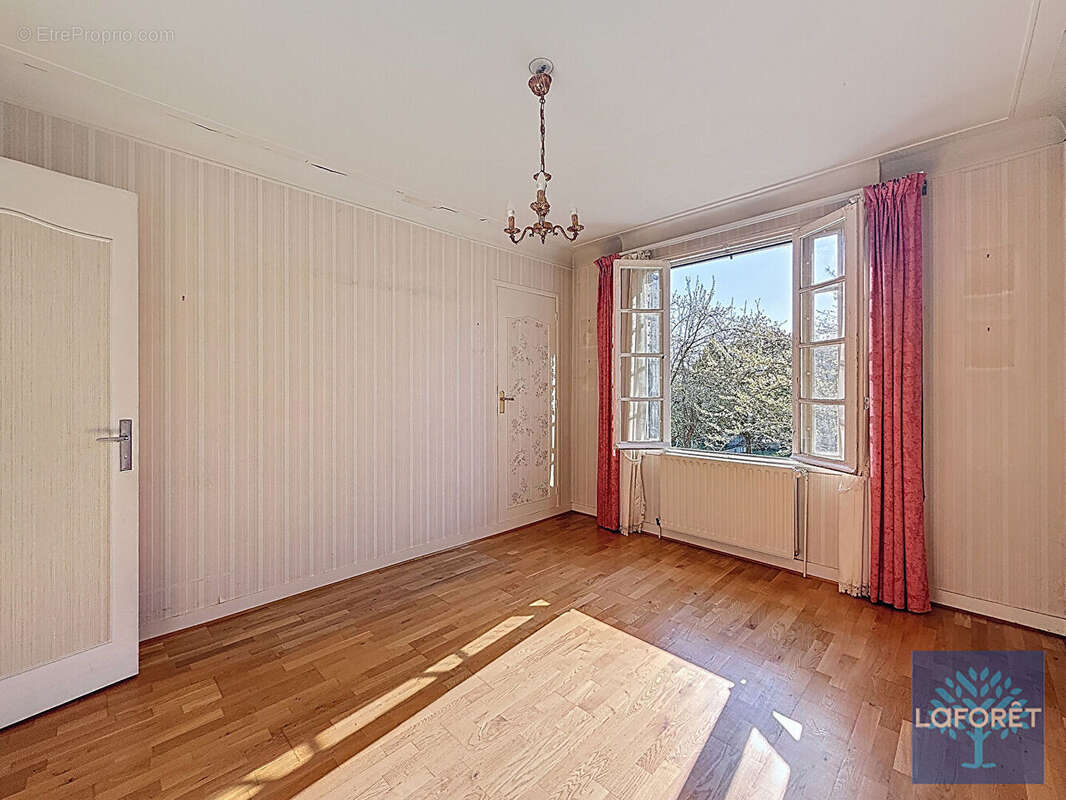 Maison à VIGNEUX-SUR-SEINE