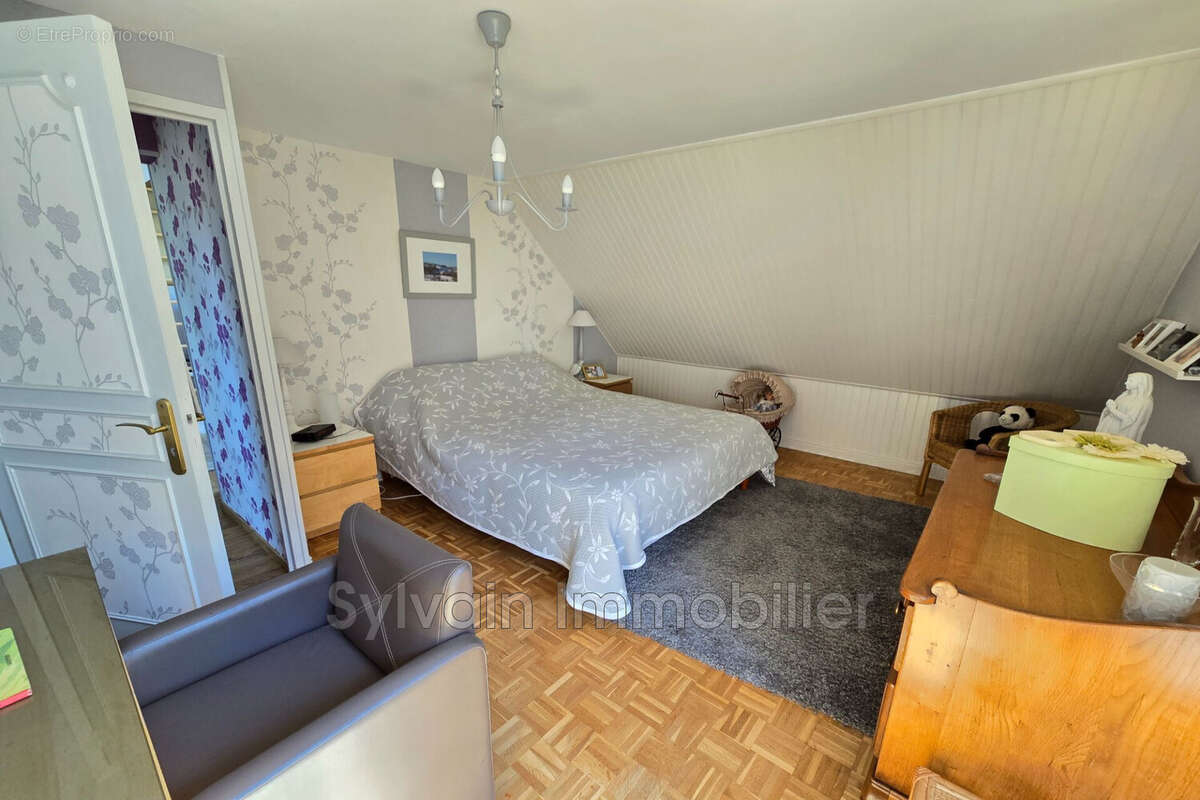 Maison 135 m² à Songeons  - photo 7
