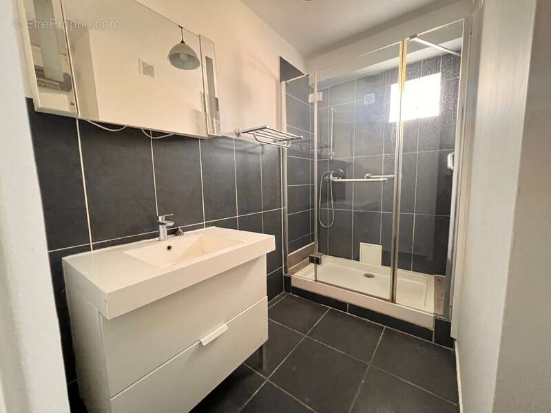 Appartement à MARSEILLE-4E