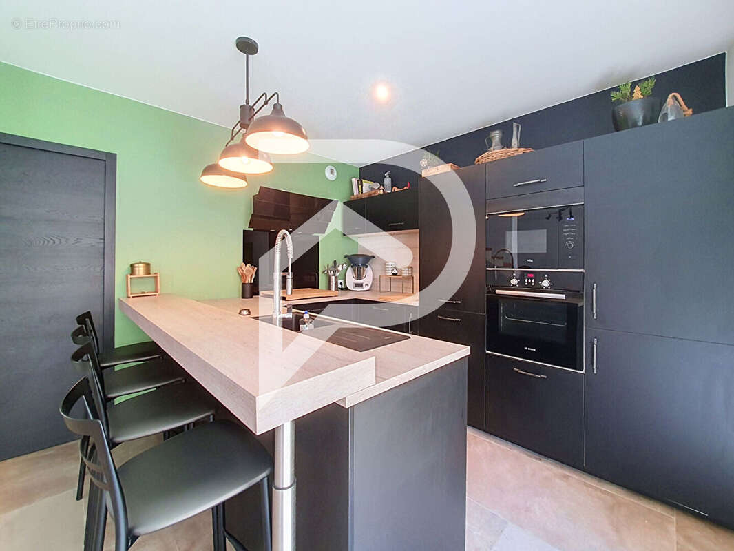 Maison à vendre Le Teil 8 pièce(s) 237 m2 - photo 2